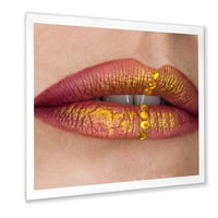 DesignArt „Womanената усни одблизу со црвен кармин, златна боја“ модерна врамена уметничка печатење